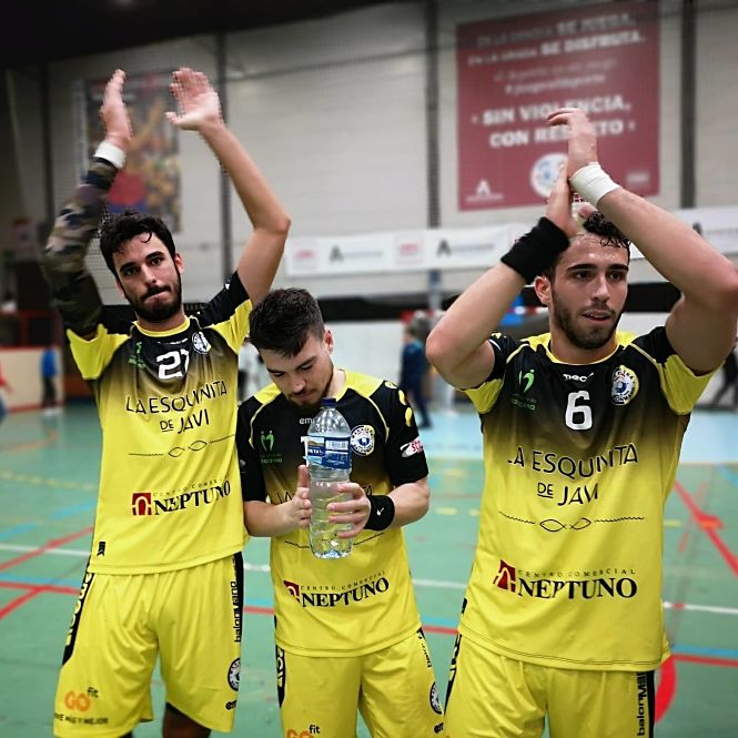 El BM Maracena `La Esquinita de Javi` celebra la victoria (BM MARACENA)