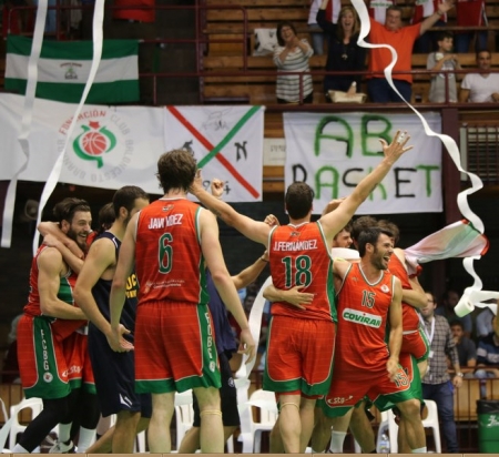 El Coviran Granada celebra el ascenso a LEB Plata (FUNDACIÓN CB GRANADA) 