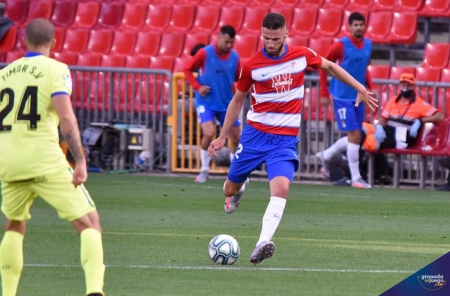 Domingos Duarte cuajó un buen partido en tareas defensivas (JOSÉ M. BALDOMERO) Domingos Duarte cuajó un buen partido en tareas defensivas (JOSÉ M. BALDOMERO)
