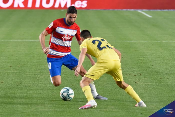 Antonio Puertas en una jugada del encuentro ante el Villarreal CF (JOSÉ M. BALDOMERO)