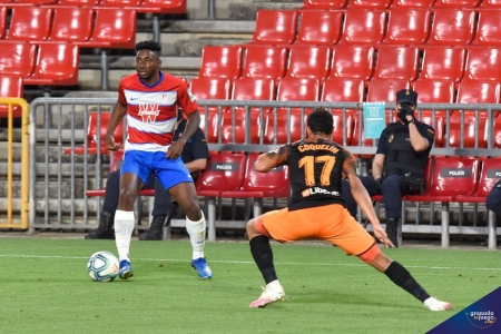 Eteki, durante el partido de la segunda vuelta ante el Valencia (GEJ) Eteki, durante el partido de la segunda vuelta ante el Valencia (GEJ)