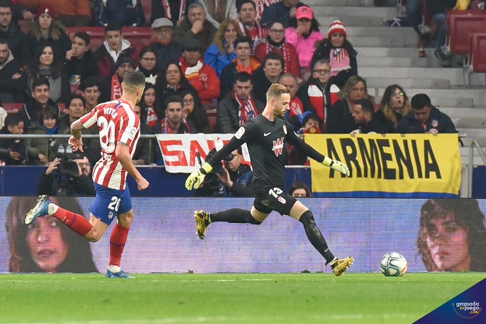 Aarón, durante el partido de su debut en Primera ante el Atlético de Madrid (GEJ)