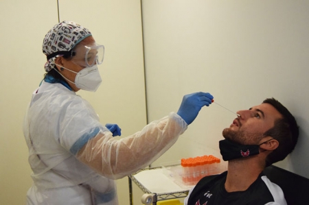 Realización del Test PCR a Joan Pardina (FUNDACIÓN CB GRANADA) Realización del Test PCR a Joan Pardina (FUNDACIÓN CB GRANADA)