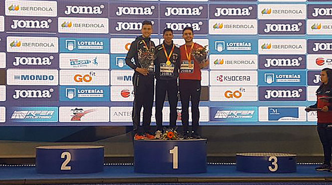 Dani Rodríguez en lo mas alto del podium (RFEA)