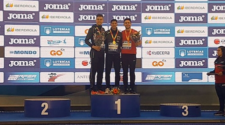 Dani Rodríguez en lo mas alto del podium (RFEA) Dani Rodríguez en lo mas alto del podium (RFEA)