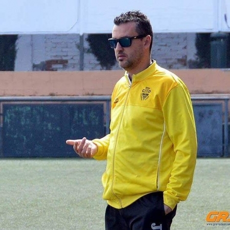 Óscar Sierra seguirá al frente del Atlético La Zubia Óscar Sierra seguirá al frente del Atlético La Zubia