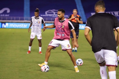Yangel Herrera, durante el calentamiento previo al partido ante Colombia (SELECCIÓN VENEZUELA) Yangel Herrera, durante el calentamiento previo al partido ante Colombia (SELECCIÓN VENEZUELA)