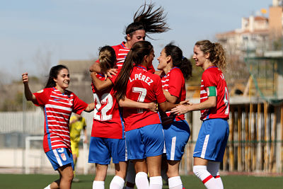 Las jugadoras del Granada celebran el gol del empate (VELASCO / GRJ)