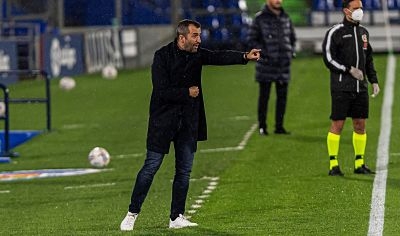 Diego Martínez dirige a sus jugadores bajo el diluvio en Getafe (LALIGA) Diego Martínez dirige a sus jugadores bajo el diluvio en Getafe (LALIGA)