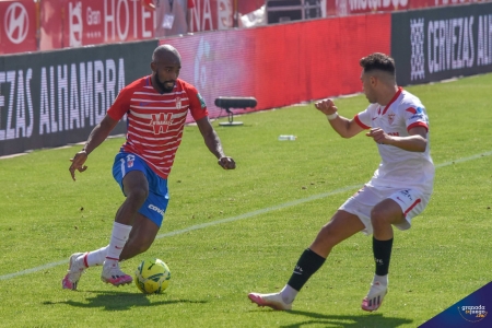 Foulquier, durante el partido liguero ante el Sevilla (JOSÉ M. BALDOMERO)