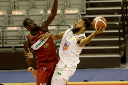 Bamba Fall fue un valladar en defensa (JOSÉ VELASCO) Bamba Fall fue un valladar en defensa (JOSÉ VELASCO)