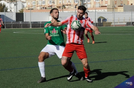 Atarfe y Arenas disputaron un intenso derbi (JOSÉ M. BALDOMERO) 