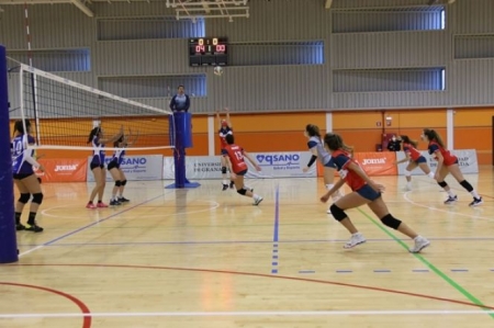 El Universidad de Granada prepara un ataque (DEPORTES UGR) El Universidad de Granada prepara un ataque (DEPORTES UGR)