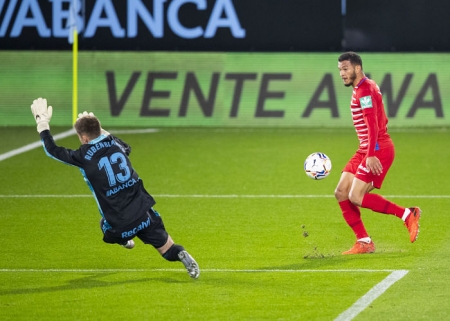 Momento en el que Luis Suárez abrió el marcador, aunque al final el tanto no sirvió para puntuar (LALIGA)