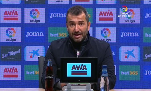 Diego Martínez, durante la rueda de prensa posterior al Eibar - Granada (LALIGA)