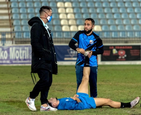 Viti, directo deportivo del CF Motril, durante un entrenamiento del equipo (VICENTE GARCÍA) Viti, directo deportivo del CF Motril, durante un entrenamiento del equipo (VICENTE GARCÍA)