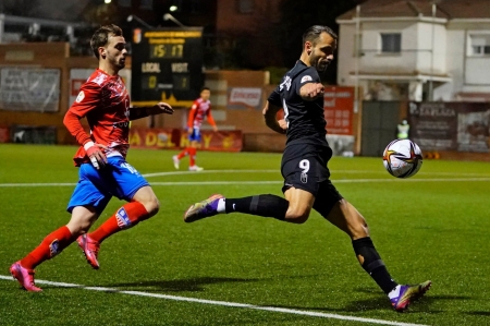 Soldado anotó el cuarto gol del Granada en el `Mariano González´ con un gran disparo lejano (PEPE VILLOSLADA / GCF)
