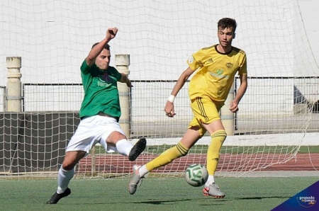 El Atarfe se llevó el derbi ante el Cubillas (JOSÉ M. BALDOMERO) El Atarfe se llevó el derbi ante el Cubillas (JOSÉ M. BALDOMERO)