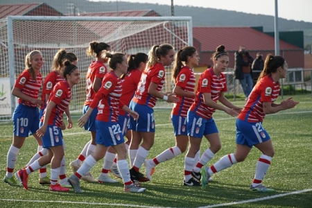 Las jugadoras del Granada Femenino celebran uno de los goles anotados en Cáceres el pasado miércoles (JOSÉ PEDRO) Las jugadoras del Granada Femenino celebran uno de los goles anotados en Cáceres el pasado miércoles (JOSÉ PEDRO)