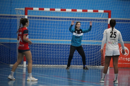 La cancerbero del Universidad de Granada frenó al conjunto almeriense (DEPORTES UGR) La cancerbero del Universidad de Granada frenó al conjunto almeriense (DEPORTES UGR)