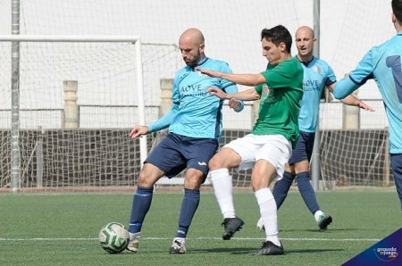 El Atarfe se llevó el partido ante el Villacarrillo (JOSÉ M. BALDOMERO) El Atarfe se llevó el partido ante el Villacarrillo (JOSÉ M. BALDOMERO)