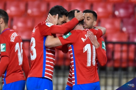 El Granada volvió a ganar en liga un mes y medio después (JOSÉ M. BALDOMERO) El Granada volvió a ganar en liga un mes y medio después (JOSÉ M. BALDOMERO)