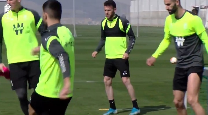 Maxime Gonalons (derecha), durante el entrenamiento de hoy (GCF TV)