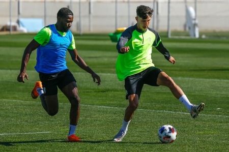 El Recreativo ha preparado el partido con máxima intensidad (GRANADA CF) El Recreativo ha preparado el partido con máxima intensidad (GRANADA CF)
