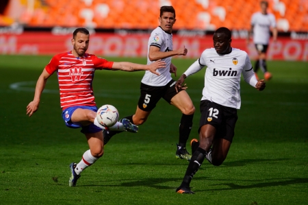 Soldado y Diakhaby, durante un lance del partido (PEPE VILLOSLADA / GCF) Soldado y Diakhaby, durante un lance del partido (PEPE VILLOSLADA / GCF)