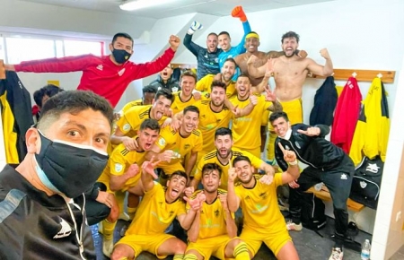 El FC Cubillas celebró la victoria en vestuarios (FC CUBILLAS) El FC Cubillas celebró la victoria en vestuarios (FC CUBILLAS)