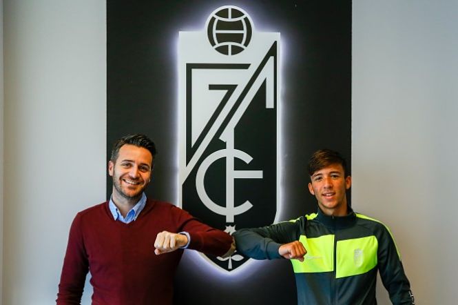 Mario González ha renovado en el Granada CF (GRANADA CF) 