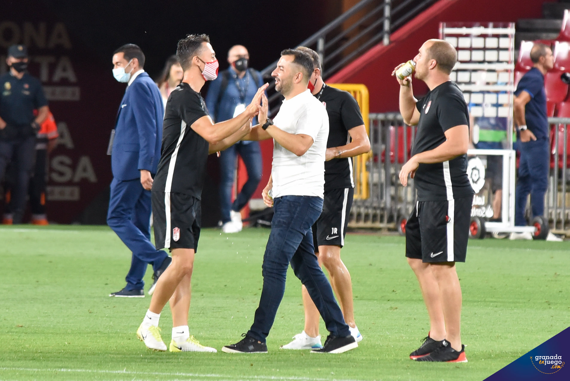 Diego Martínez, tras el encuentro frente al Athletic la pasada campaña, donde el Granada logró la clasificación a Europa League (JOSÉ M. BALDOMERO)