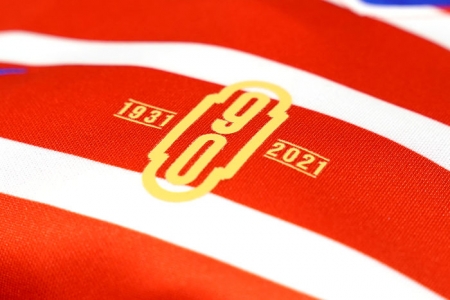 Logo del 90 aniversario del Granada CF, el cual lucirá en las camisetas durante el partido del sábado ante el Villarreal (GCF)