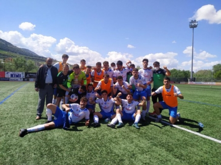 El Loja celebra la victoria tras el importante triunfo de esta mañana (MIGUEL JÁIMEZ) El Loja celebra la victoria tras el importante triunfo de esta mañana (MIGUEL JÁIMEZ)