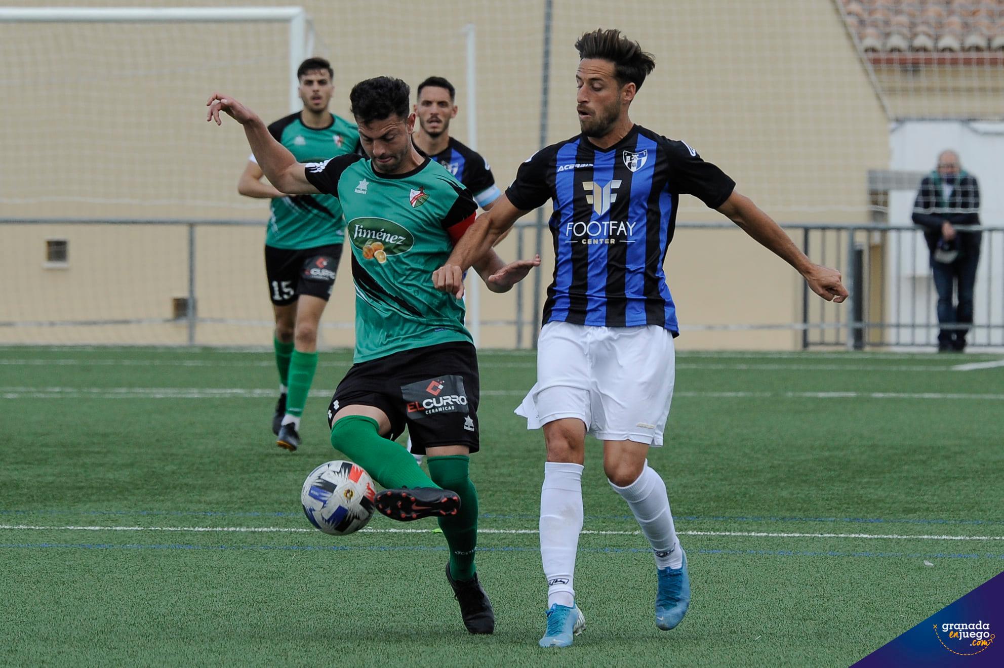 El CD Huétor Vega recibe este domingo al Atlético Malagueño (J. M. BALDOMERO)