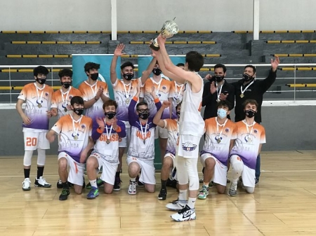 El GMASB con la copa de campeón provincial (GMASB) El GMASB con la copa de campeón provincial (GMASB)