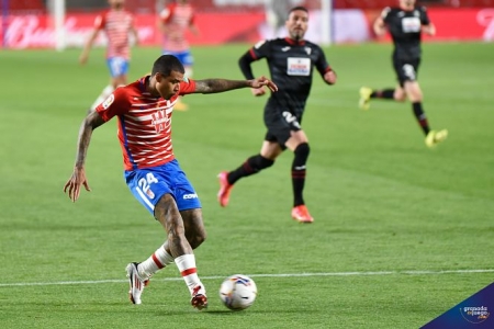 Kennedy fue el jugador más destacado del Granada CF (JOSÉ M. BALDOMERO) Kennedy fue el jugador más destacado del Granada CF (JOSÉ M. BALDOMERO)