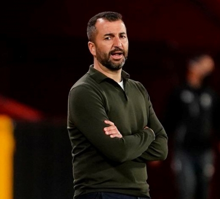 Diego Martínez ya es el entrenador con más partidos consecutivos al frente del Granada en Primera División (GCF) Diego Martínez ya es el entrenador con más partidos consecutivos al frente del Granada en Primera División (GCF)