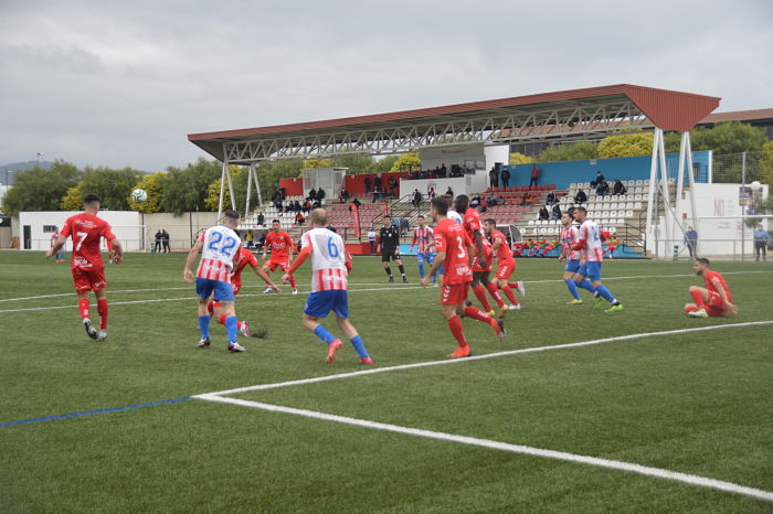 Lance del partido en el `Municipal de Armilla`  (G.R. LÁZARO / GRJ)