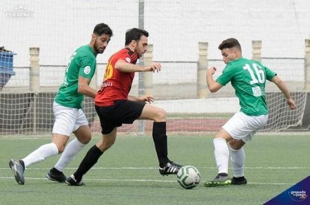 El Atarfe quiere seguir peleando por el ascenso (JOSÉ M. BALDOMERO) El Atarfe quiere seguir peleando por el ascenso (JOSÉ M. BALDOMERO)