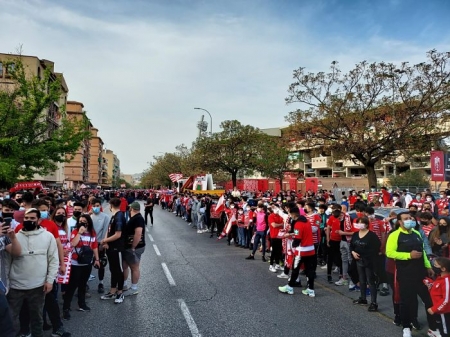 Imagen de los aledaños del `Nuevo Los Cármenes` en la previa del choque ante el Manchester United (FRAN CALVO) Imagen de los aledaños del `Nuevo Los Cármenes` en la previa del choque ante el Manchester United (FRAN CALVO)