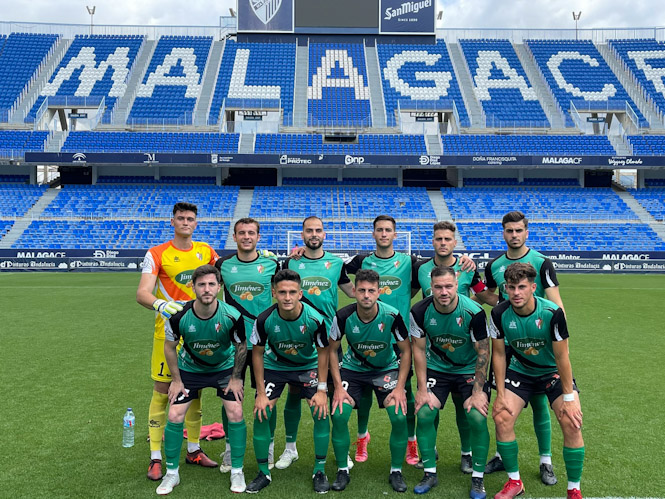 Once inicial del Huétor Vega en `La Rosaleda` (CD HUÉTOR VEGA) 