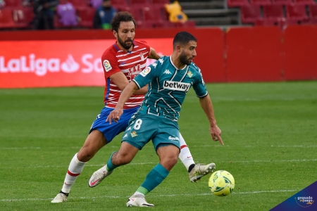 Nabil Fekir no estará presente esta noche en el derbi ante el Granada por sanción (JOSÉ M. BALDOMERO) Nabil Fekir no estará presente esta noche en el derbi ante el Granada por sanción (JOSÉ M. BALDOMERO)