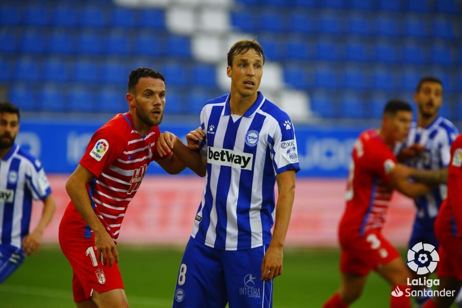 Quini, durante un lance del encuentro ante el Alavés (LALIGA)