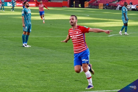 Soldado podría estar estudiando una oferta del Levante para recalar en Orriols por dos años (JOSÉ M. BALDOMERO) Soldado podría estar estudiando una oferta del Levante para recalar en Orriols por dos años (JOSÉ M. BALDOMERO)