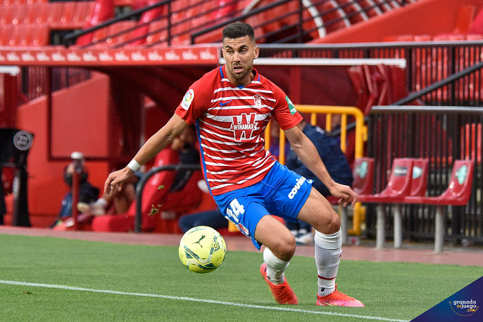 Fede Vico, durante el que pudo ser su último partido con la elástica del Granada ante el Getafe (JOSÉ M. BALDOMERO)
