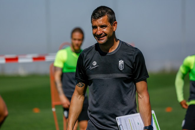 Rubén Torrecilla seguirá en el banquillo del Recreativo (GRANADA CF)