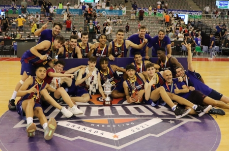 El FC Barcelona con su título de Campeón de España (AYTO. GRANADA) El FC Barcelona con su título de Campeón de España (AYTO. GRANADA)