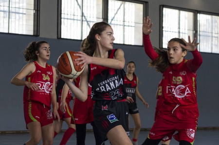 Elena Ruiz durante un partido (FUNDACION CB GRANADA)