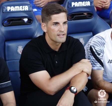 Robert Moreno, en los instantes previos al Villarreal - Granada (LALIGA)